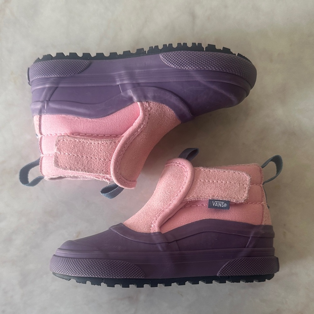 Vans Kids water Boots in Pink and Purple